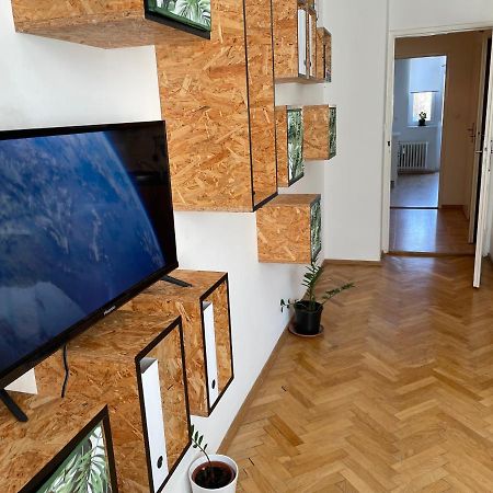 Hradec Králové Cozy Apartment Near The City Center מראה חיצוני תמונה