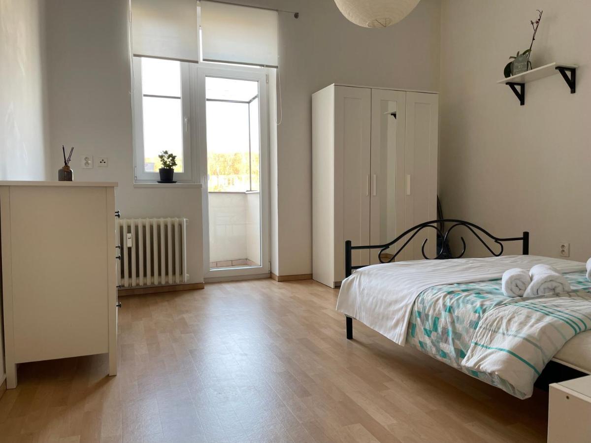 Hradec Králové Cozy Apartment Near The City Center מראה חיצוני תמונה